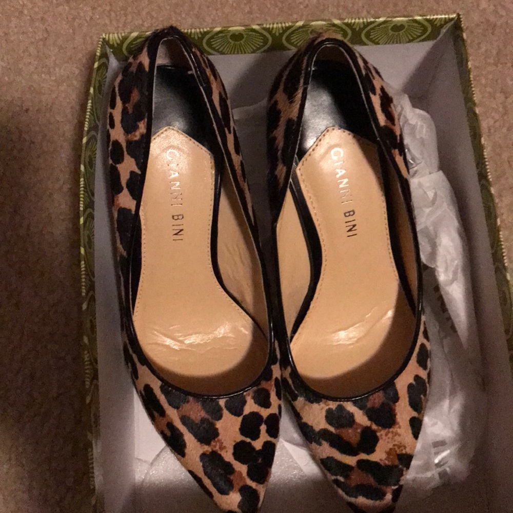 Leopard print heels, EUC